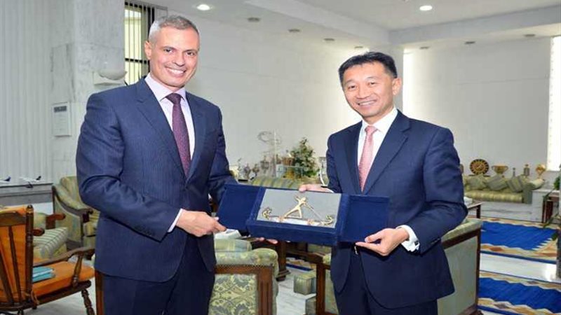 رئيس القابضة لمصر