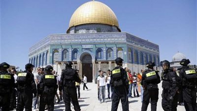 الحكومة الفلسطينية: هجوم الاحتلال الإسرائيلي على الأقصى ترجمة لقانون القومية العنصري