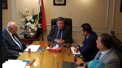 وزير قطاع الأعمال العام يبحث سداد مديونيات الشركات للجهات الحكومية