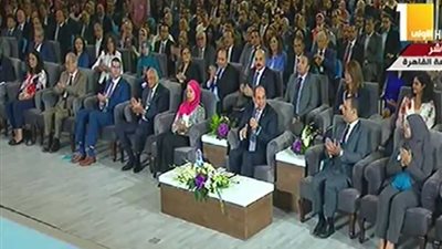 السيسي يكلف وزير الدفاع في مؤتمر الشباب بتنفيذ مشروع فتاتين تحت إشرافهما (فيديو)