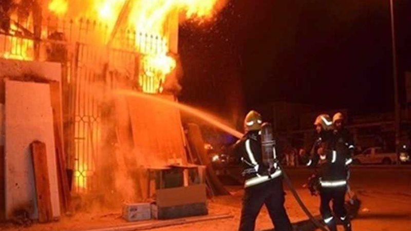 إخماد حريق شب في