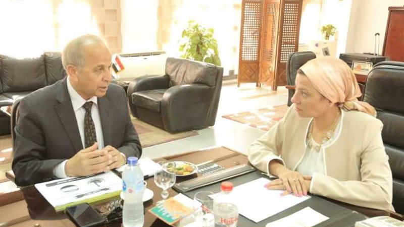 وزيرة البيئة ومحافظ