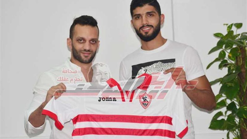 بالصور.. ساسي يوقع