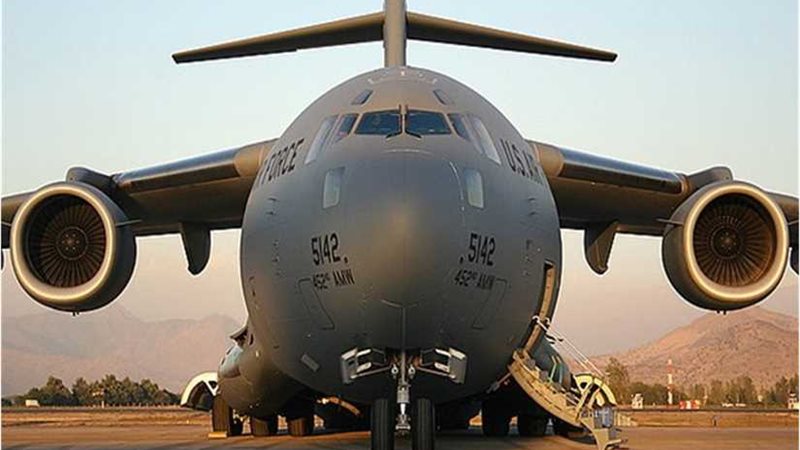 طائرة أمريكية تقل