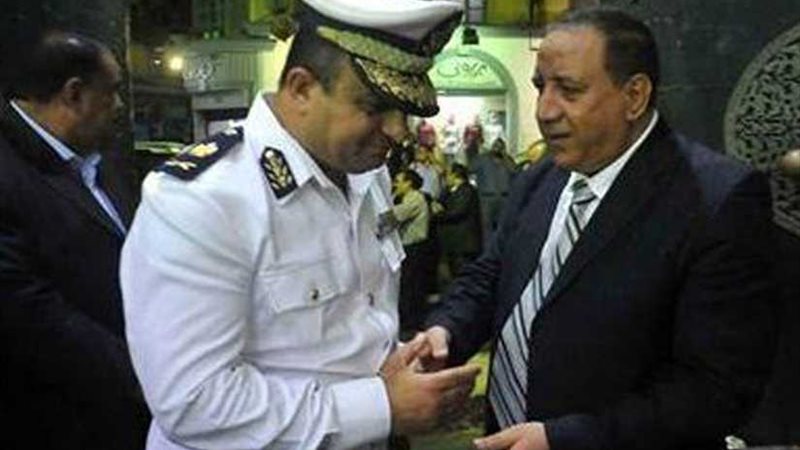 بالصور.. عزاء والد