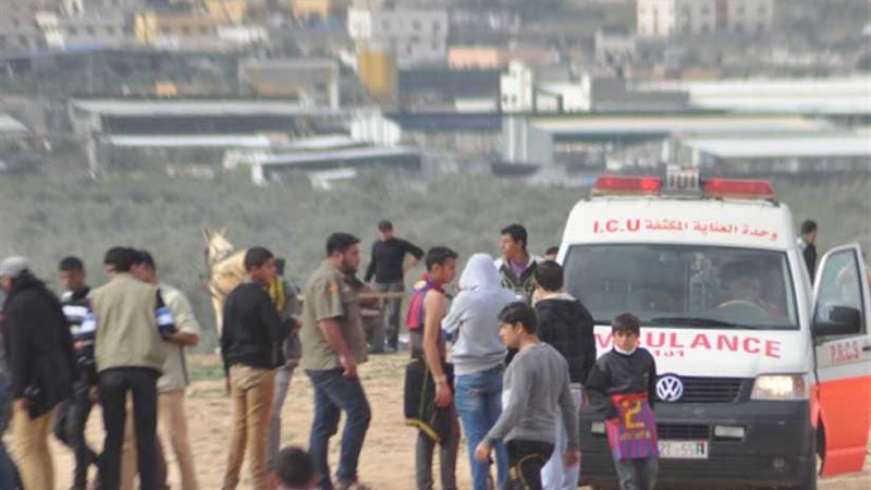 إصابة 3 مسعفين فلسطينيين