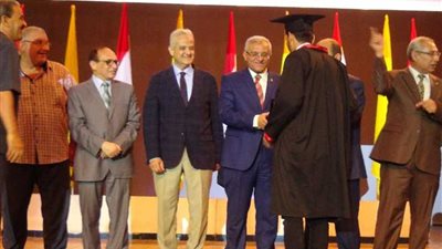 رئيس جامعة المنيا في حفل تخرج طلاب العلوم: أنتم علماء المستقبل