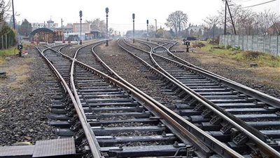 السكة الحديد تغلق مزلقان التقسيم السياحي بالقناطر الخيرية لأعمال صيانة بالقضبان