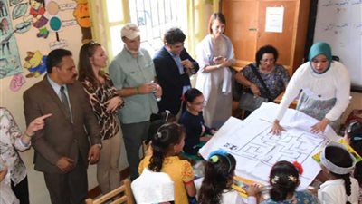 دعم مدارس البحيرة بـ6000 مقعد و3000 منضدة