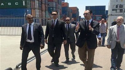 الدولة تحكم قبضتها على منافذها ولجنة رفيعة المستوى تراجع سلامة الإجراءات بالموانئ والجمارك 
