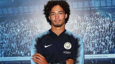 مانشستر سيتي يتعاقد مع المدافع الهولندي ساندلر