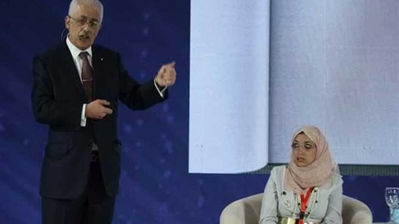 وزير التعليم يستعرض