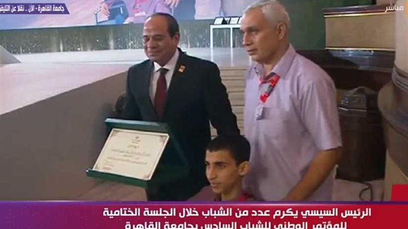 الرئيس السيسى يقبل