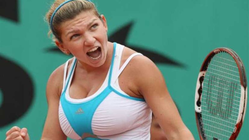 هاليب تحافظ على صدارة