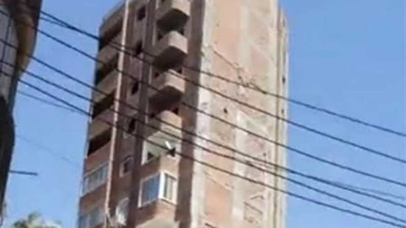 إخلاء برج سكني بعد