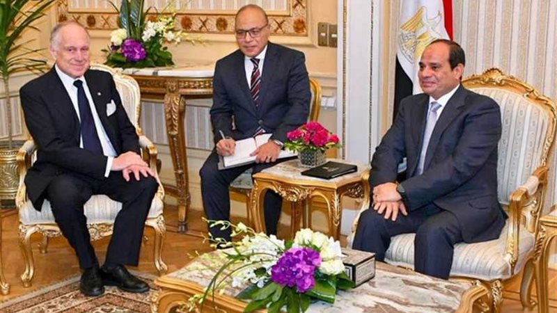 الرئيس يشدد في لقائه