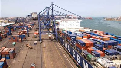 تداول 27 سفينة حاويات وبضائع عامة بموانئ بورسعيد