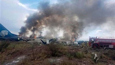 مكان تحطم طائرة الركاب المكسيكية التي أسفرت عن 85 مصابا (فيديو)