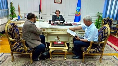 محافظ البحيرة تلتقي مدير مشروعات البنك الدولي لتوصيل الصرف الصحي لـ76 قرية