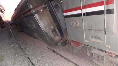 بدء رفع آثار القطار الذى خرج عن مسارة شمال أسوان بعد صدور قرار النيابة