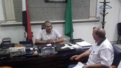 رئيس مركز أبو قرقاص بالمنيا يناقش خطة الإنارة بالقرى والأحياء