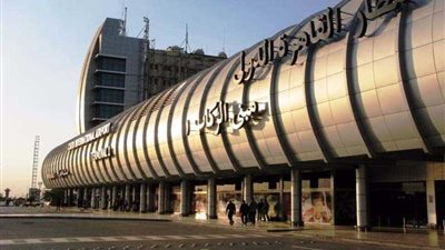 مطار القاهرة يستقبل 30 حالة مرضية من اليمن للعلاج بالقاهرة
