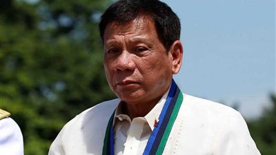 رئيس الفلبين يهدد بإرسال سفينة حربية لإنقاذ المختطفين من بلاده في ليبيا