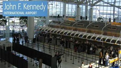 قطرتقدم رشوة لموظفة بمطار نيويورك