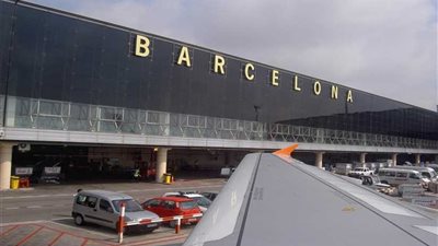 انفجار بطارية هاتف في طائرة ركاب ببرشلونة