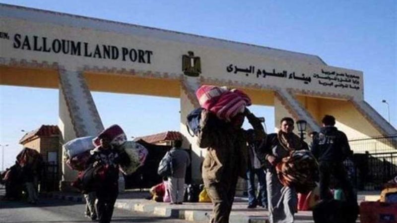 عودة 526 مصريا من