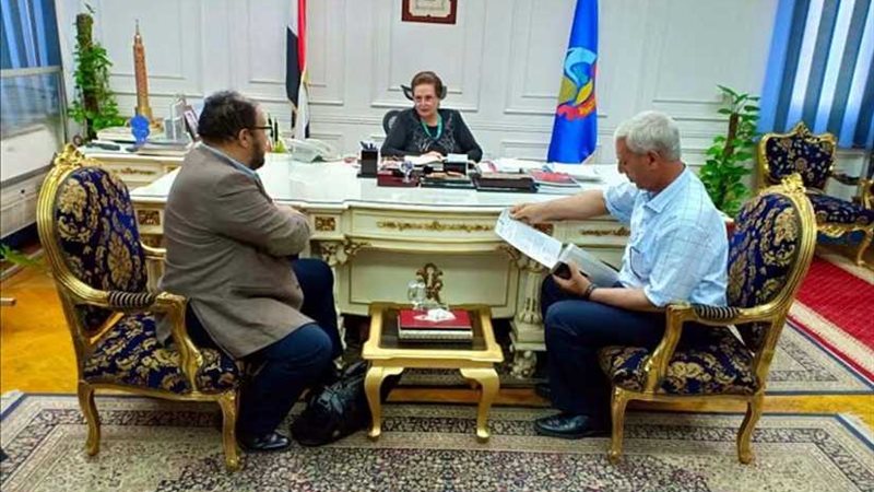 محافظ البحيرة تلتقي