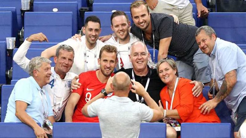 إنجلترا تنافس على