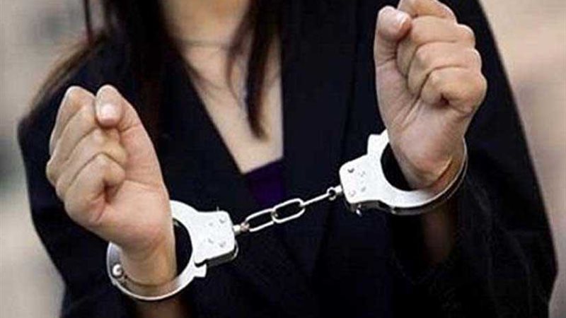 سيدة تختطف صحفيا