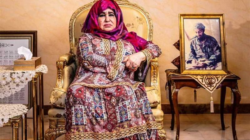 والدة بن لادن تخرج