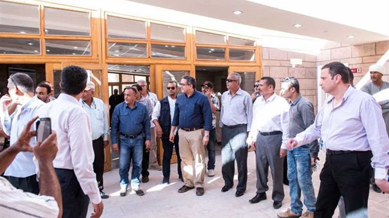 وزير الآثار يزور