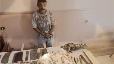 حداد البساتين.. مُصنع أسلحة بيضاء