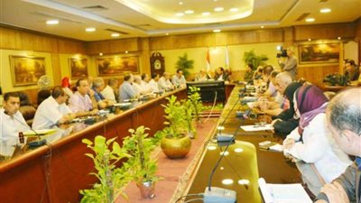 محافظ الغربية يترأس اجتماعا لإدارة الأزمات