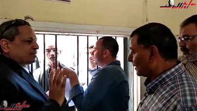 وكيل تموين المنيا يأمر بعمل تندة لحماية المواطنين من الشمس..فيديو