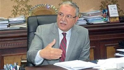 محافظ المنيا يوضح حقيقة إحالة مدير وموظفي المحاجر للنيابة