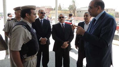 مساعد وزير الداخلية ومدير أمن المنيا يتفقدان التمركزات الأمنية