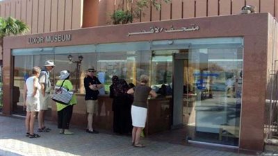 995 أجنبيا ومصريا يزورون متحف الأقصر اليوم