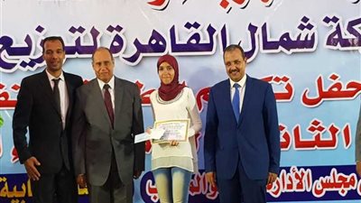 بالصور.. رئيس شركة شمال القاهرة لتوزيع الكهرباء يكرم أبناء العاملين المتفوقين دراسيا