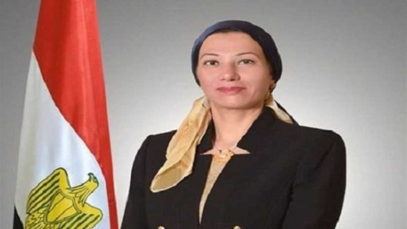وزيرة البيئة تعقد