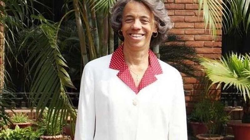 تعرض السفيرة الأمريكية