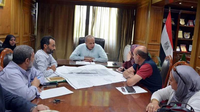 محافظ القليوبية يناقش