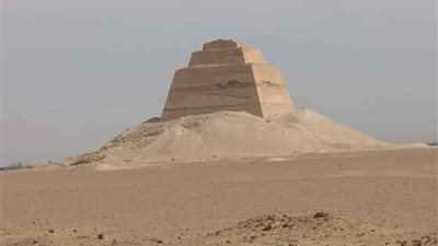 بدء أعمال تطوير منطقة آثار هرم ميدوم