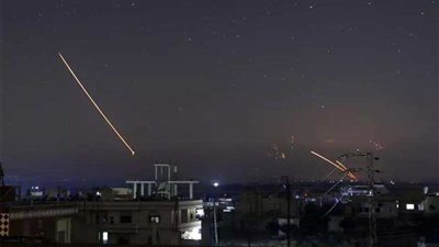 الدفاع الجوي يتصدى لهجوم معادٍ بدير العشائر قرب دمشق