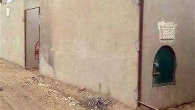 بالصور.. سرقة الأبواب الحديد من مقابر الشموت ببنها