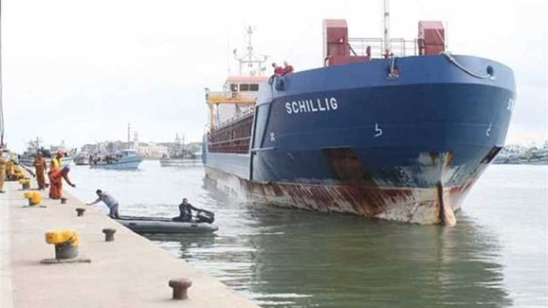 تداول 28 سفينة حاويات