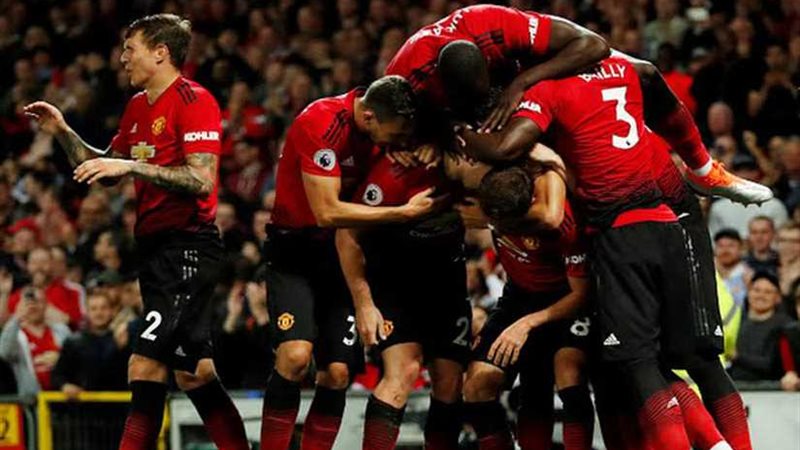 مانشستر يونايتد يقص